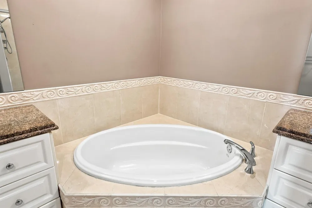 25 HARBOUR ISLE DRIVE W #104 Fort Pierce, FL 34949