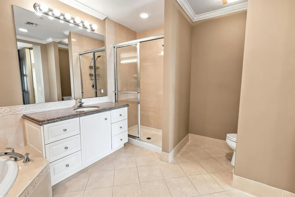 25 HARBOUR ISLE DRIVE W #104 Fort Pierce, FL 34949