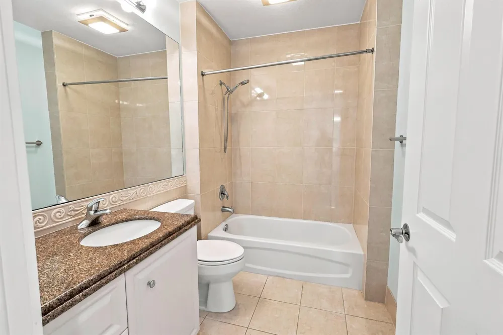 25 HARBOUR ISLE DRIVE W #104 Fort Pierce, FL 34949