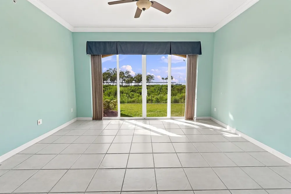 25 HARBOUR ISLE DRIVE W #104 Fort Pierce, FL 34949