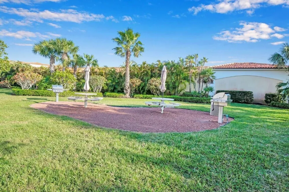 25 HARBOUR ISLE DRIVE W #104 Fort Pierce, FL 34949
