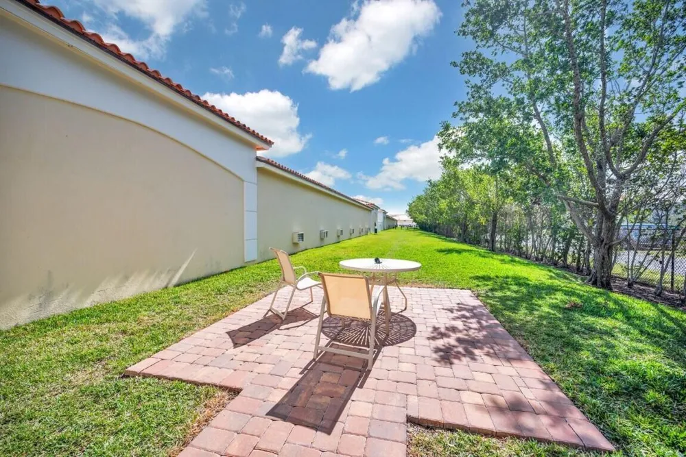 25 HARBOUR ISLE DRIVE W #104 Fort Pierce, FL 34949