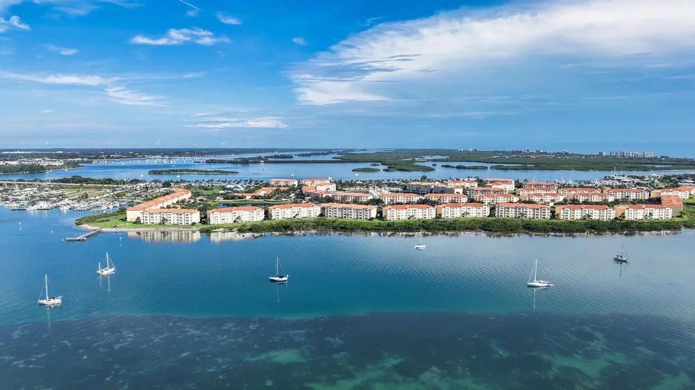 25 HARBOUR ISLE DRIVE W #104 Fort Pierce, FL 34949