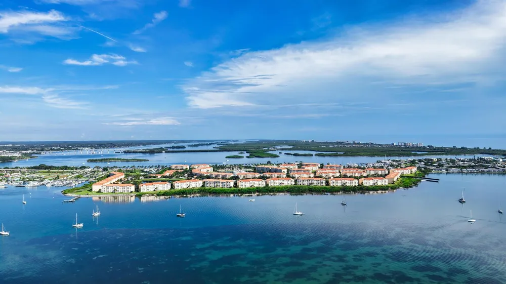 25 HARBOUR ISLE DRIVE W #104 Fort Pierce, FL 34949
