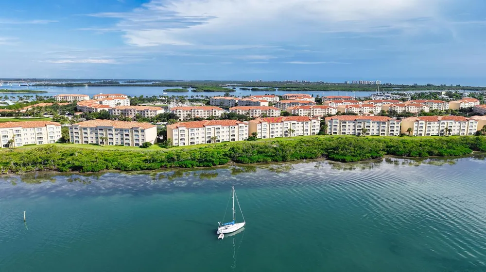 25 HARBOUR ISLE DRIVE W #104 Fort Pierce, FL 34949