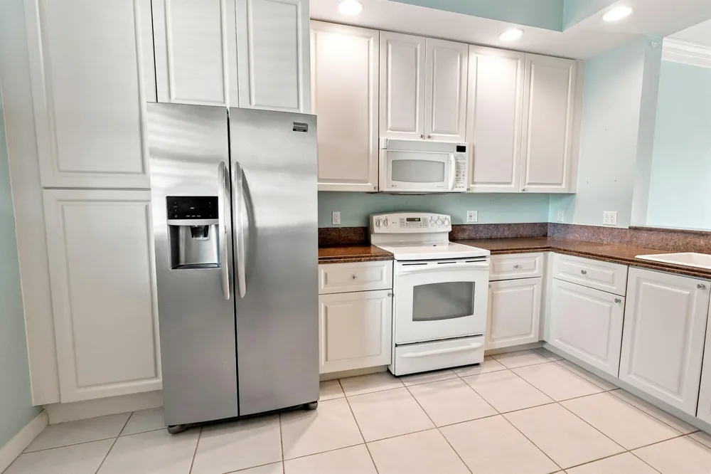 25 HARBOUR ISLE DRIVE W #104 Fort Pierce, FL 34949