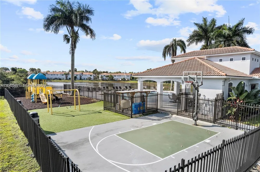 833 SW 148th Pl #833 Miami, FL 33194