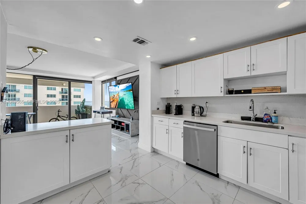 7545 E Treasure Dr #9A North Bay Village, FL 33141