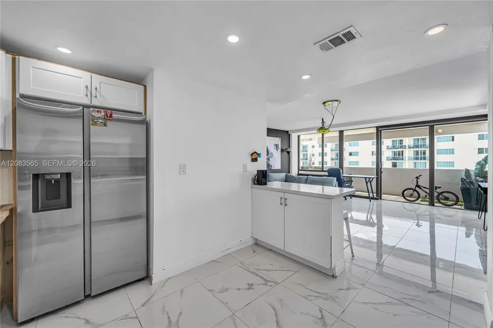 7545 E Treasure Dr #9A North Bay Village, FL 33141
