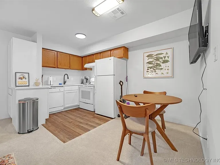 1802 E 66th Place #303 Tulsa, OK 74136