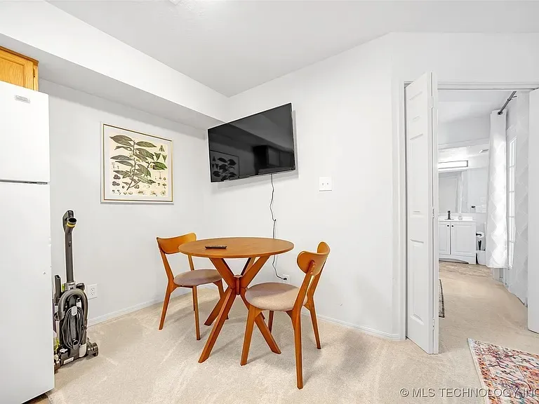 1802 E 66th Place #303 Tulsa, OK 74136
