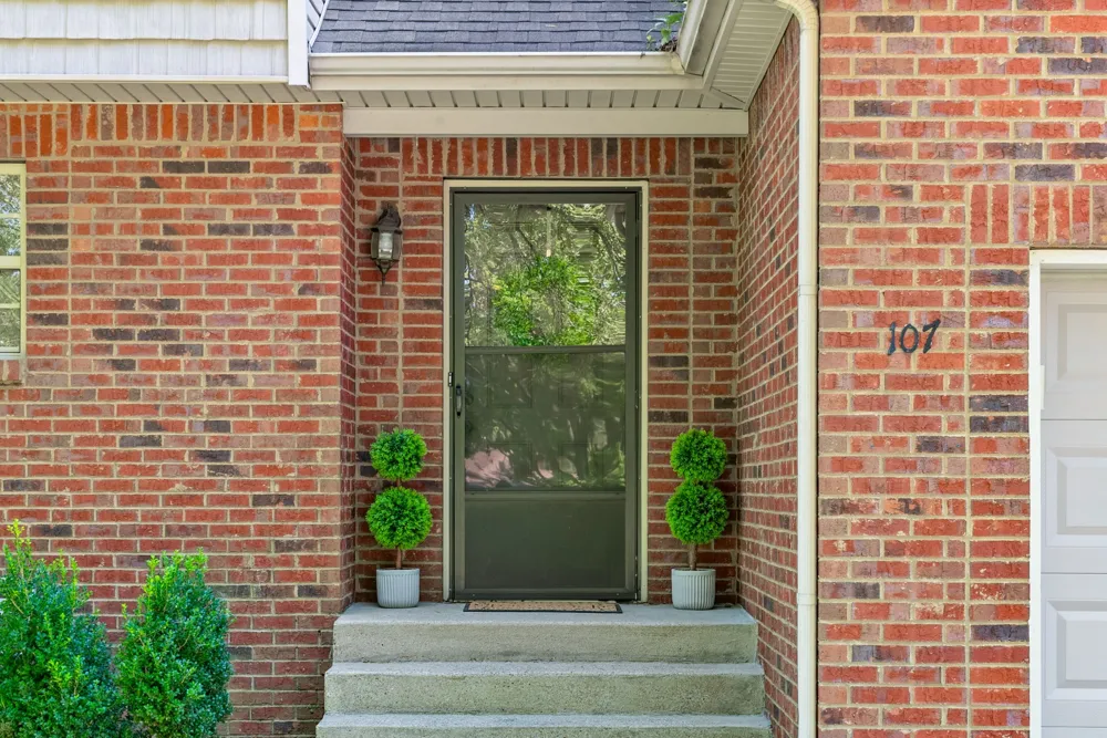 107 Rebecca Lane Clarksville, TN 37042