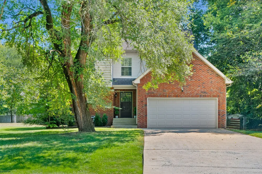 107 Rebecca Lane Clarksville, TN 37042
