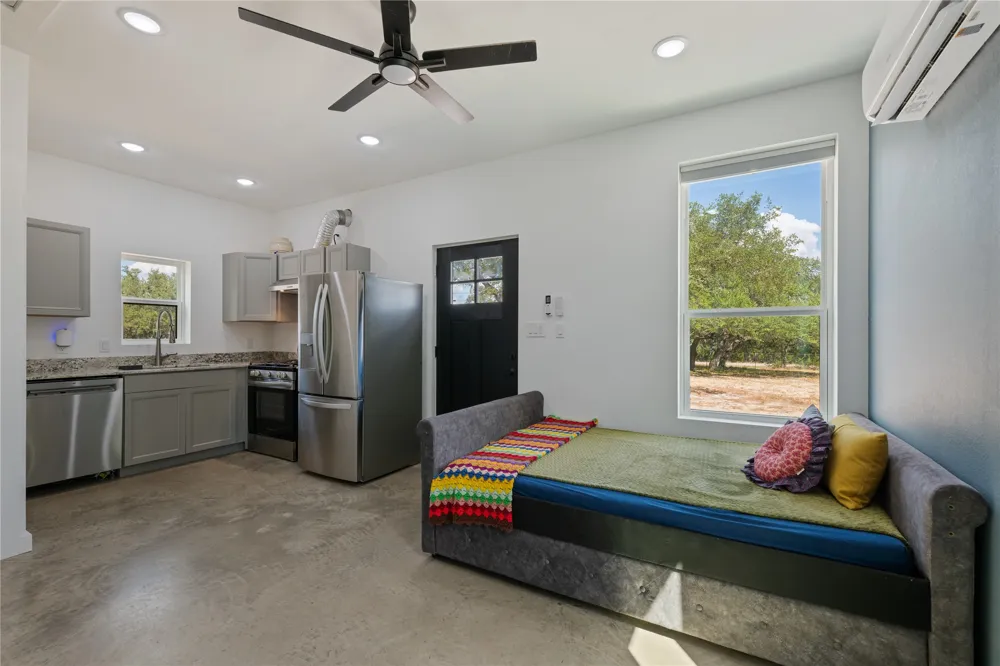 1118 Harmon Hills Road Dripping Springs, TX 78620