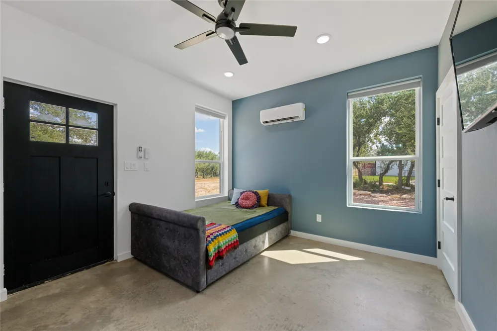 1118 Harmon Hills Road Dripping Springs, TX 78620