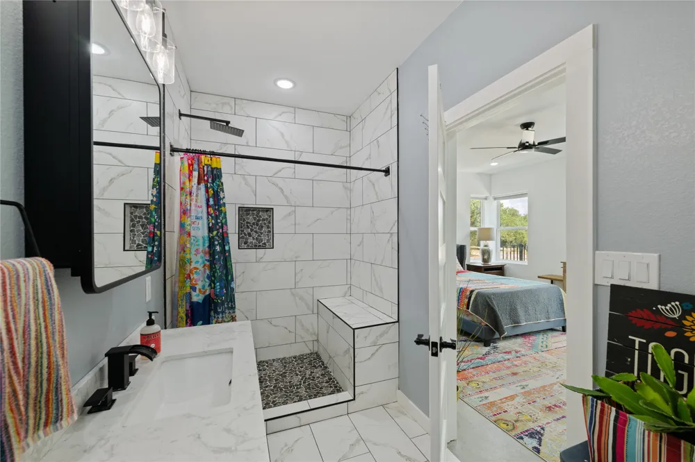 1118 Harmon Hills Road Dripping Springs, TX 78620