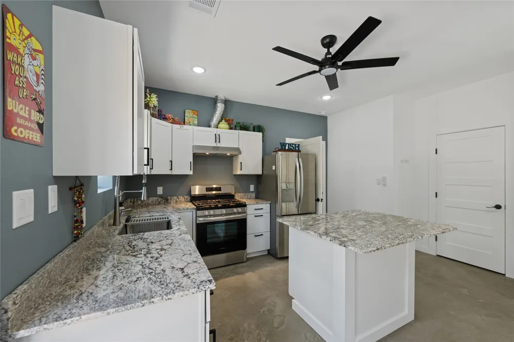 1118 Harmon Hills Road Dripping Springs, TX 78620
