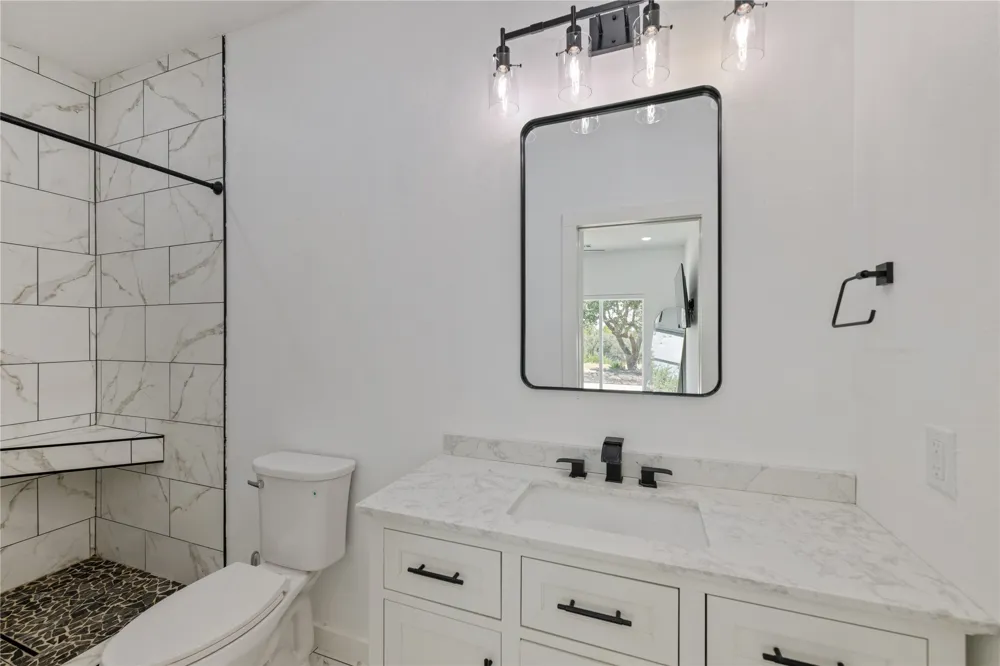1118 Harmon Hills Road Dripping Springs, TX 78620
