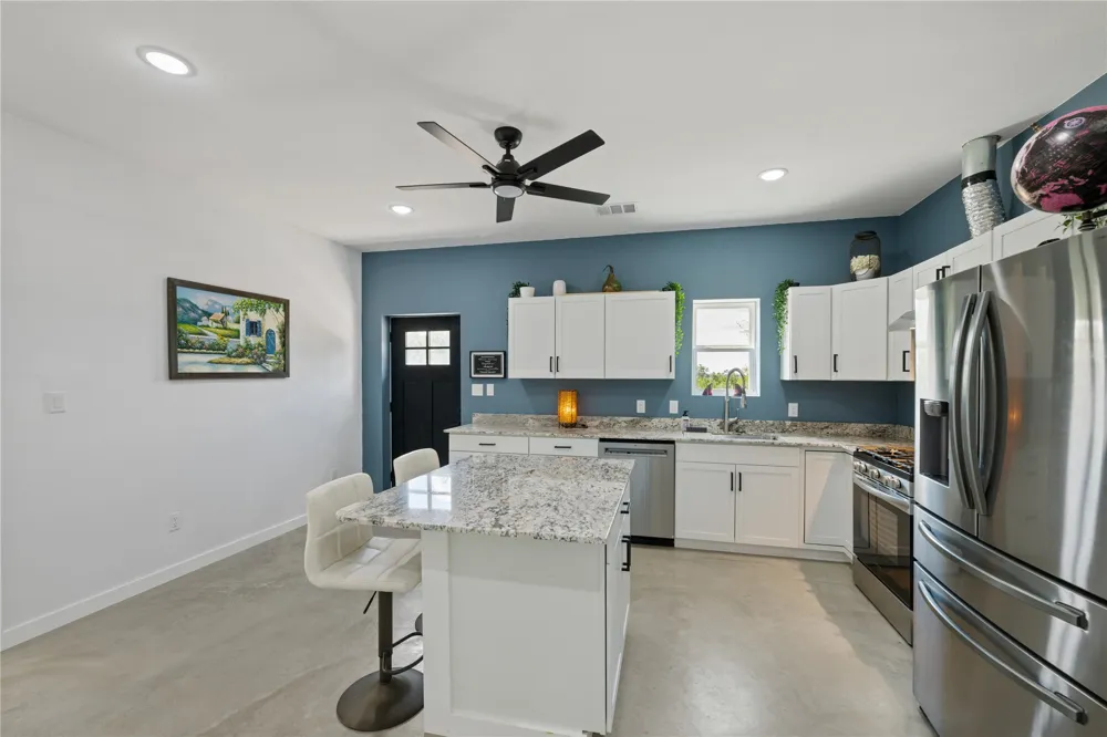 1118 Harmon Hills Road Dripping Springs, TX 78620
