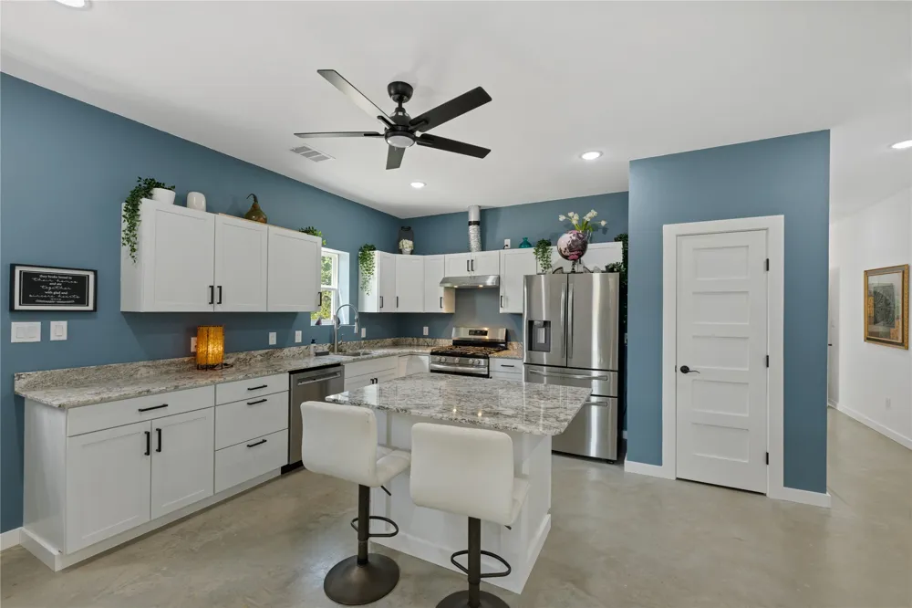 1118 Harmon Hills Road Dripping Springs, TX 78620