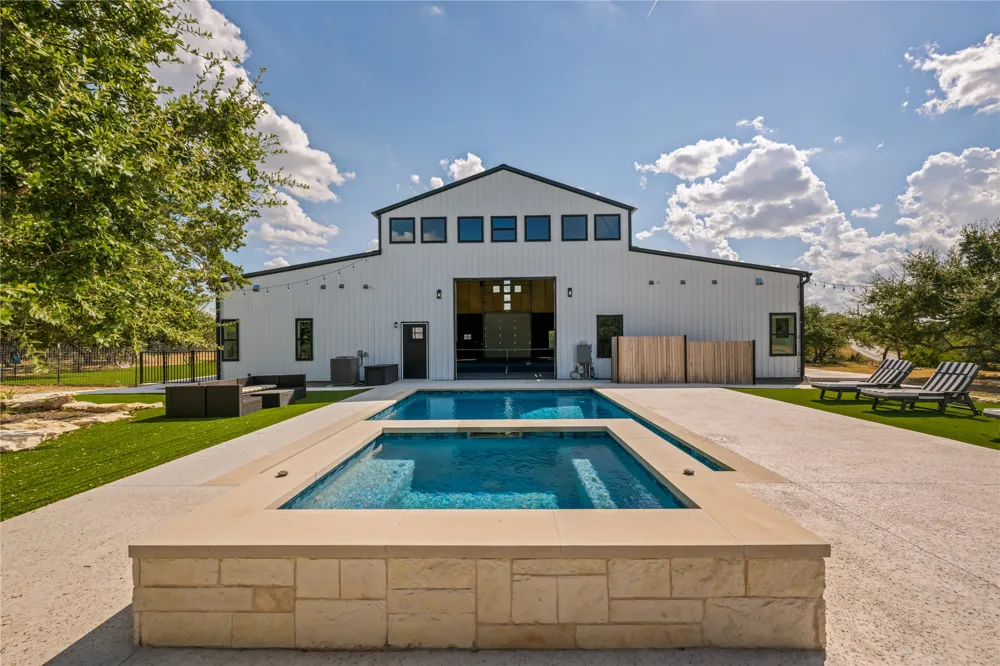 1118 Harmon Hills Road Dripping Springs, TX 78620