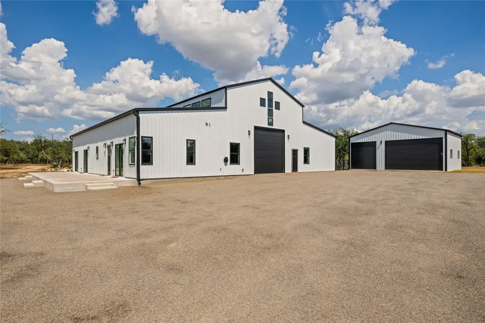 1118 Harmon Hills Road Dripping Springs, TX 78620