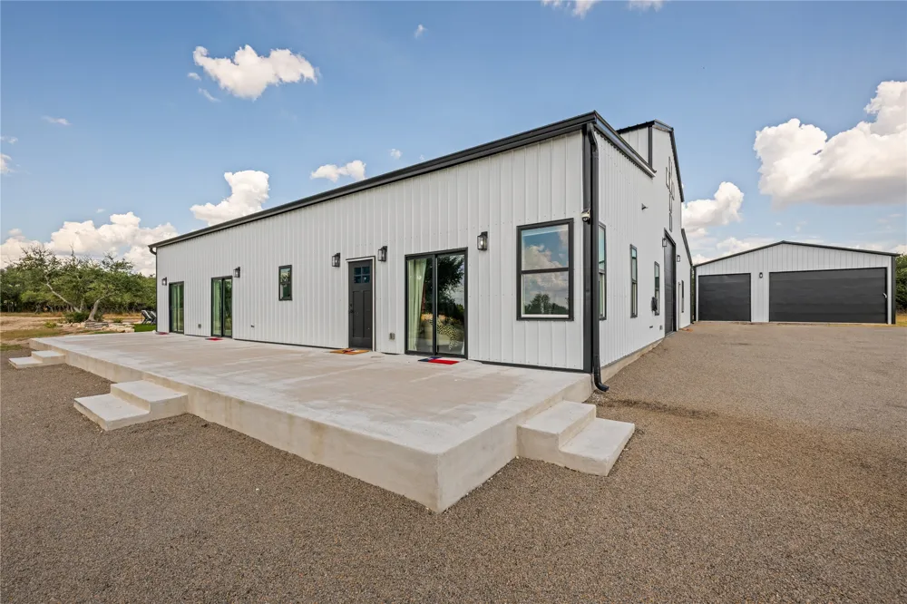 1118 Harmon Hills Road Dripping Springs, TX 78620