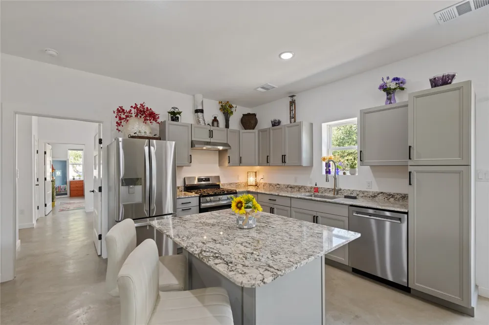 1118 Harmon Hills Road Dripping Springs, TX 78620