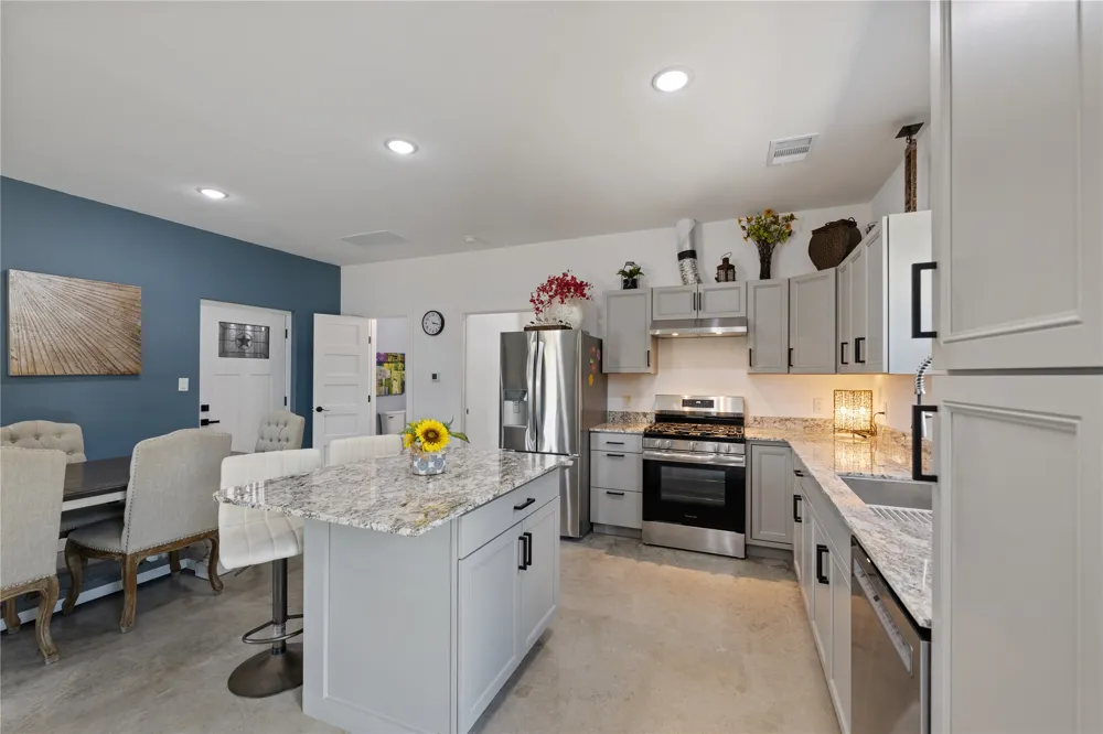 1118 Harmon Hills Road Dripping Springs, TX 78620