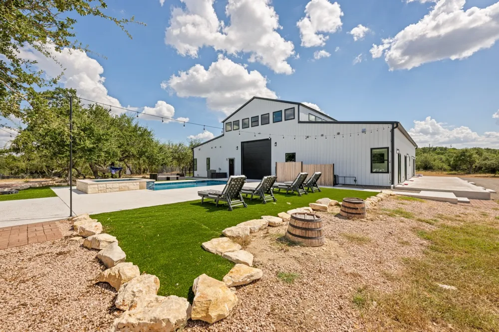 1118 Harmon Hills Road Dripping Springs, TX 78620
