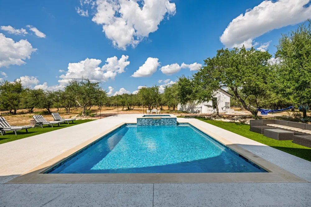 1118 Harmon Hills Road Dripping Springs, TX 78620