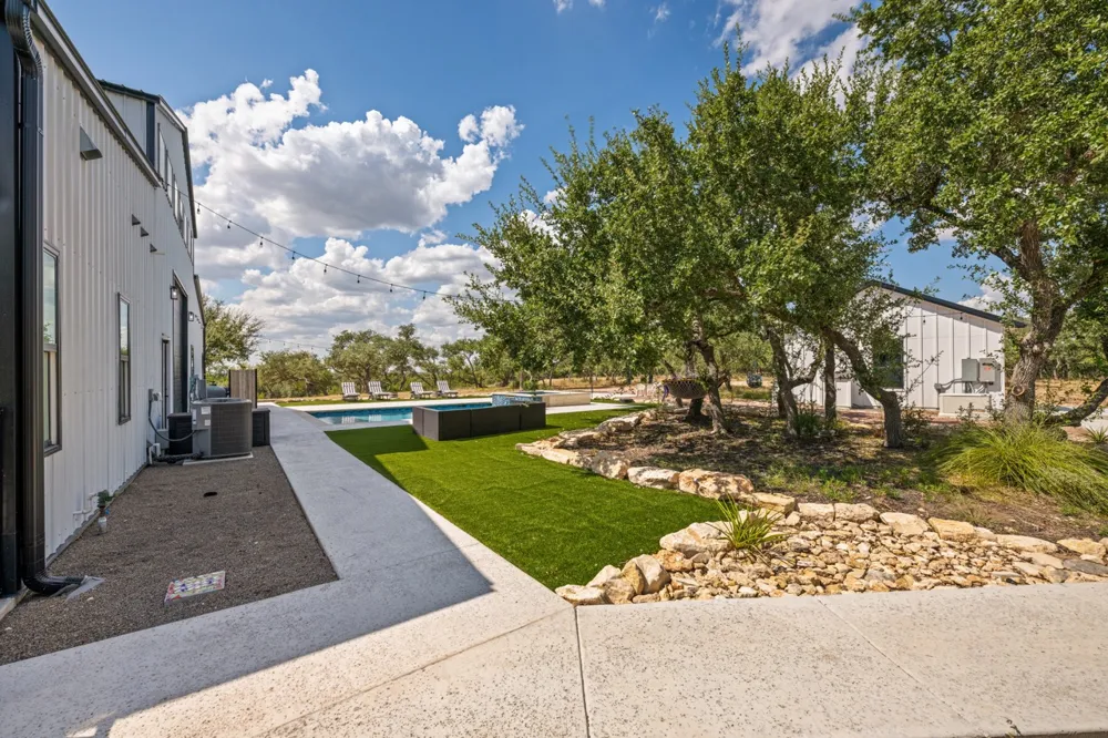 1118 Harmon Hills Road Dripping Springs, TX 78620