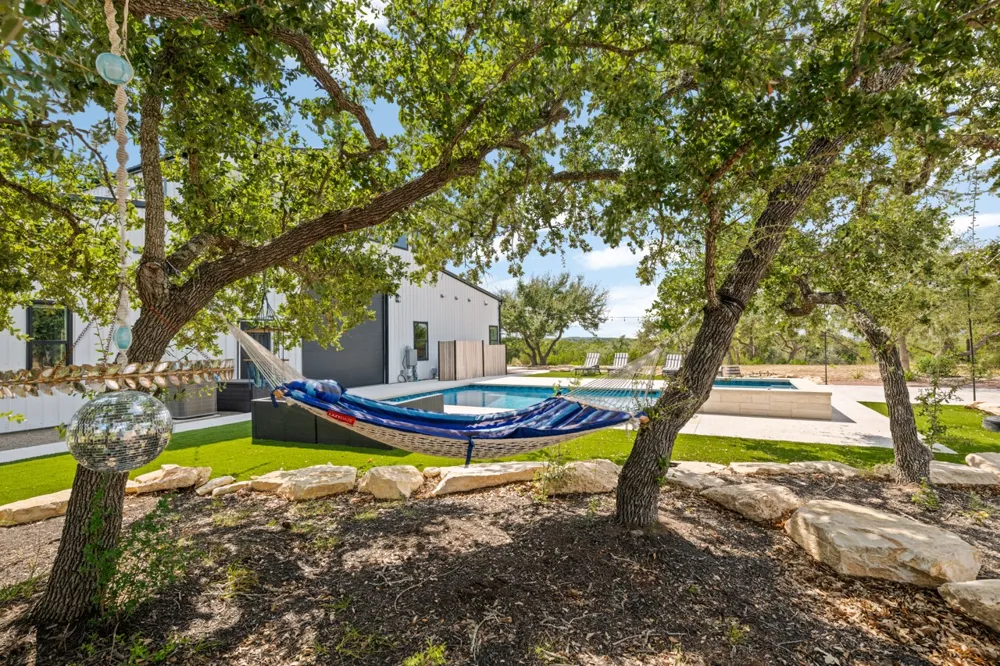 1118 Harmon Hills Road Dripping Springs, TX 78620