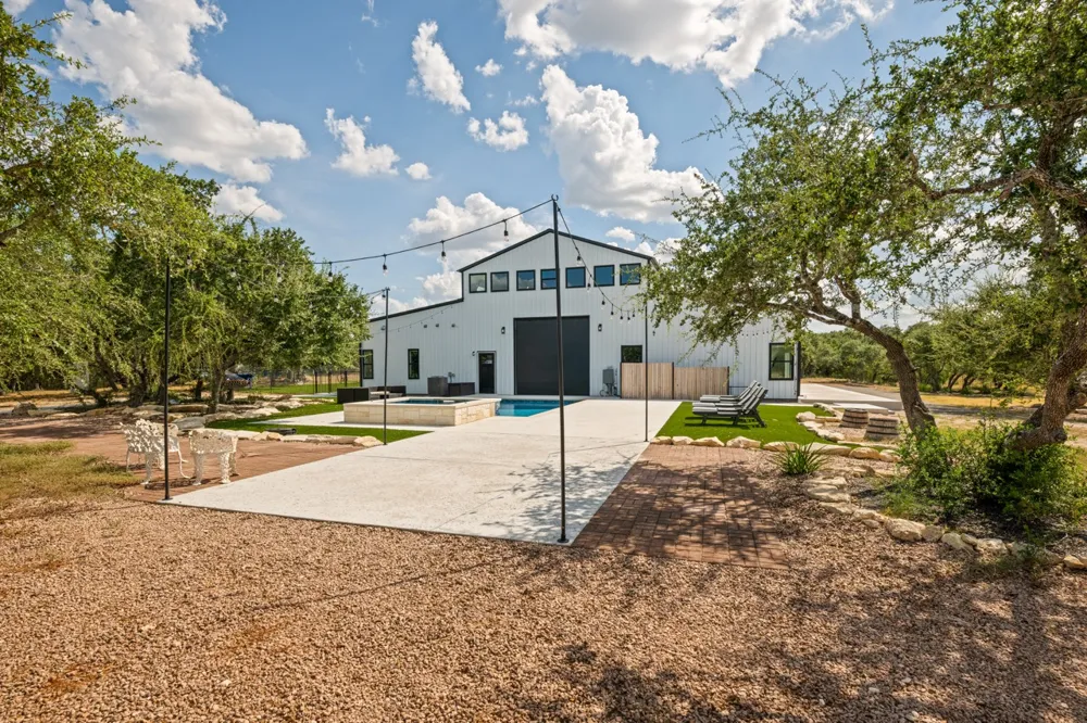 1118 Harmon Hills Road Dripping Springs, TX 78620