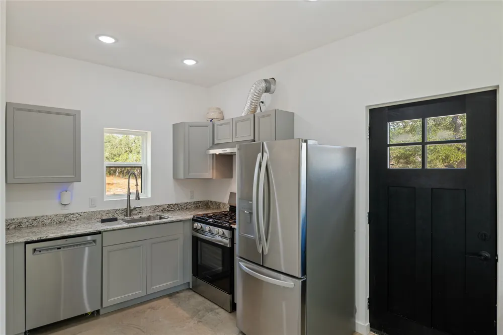 1118 Harmon Hills Road Dripping Springs, TX 78620