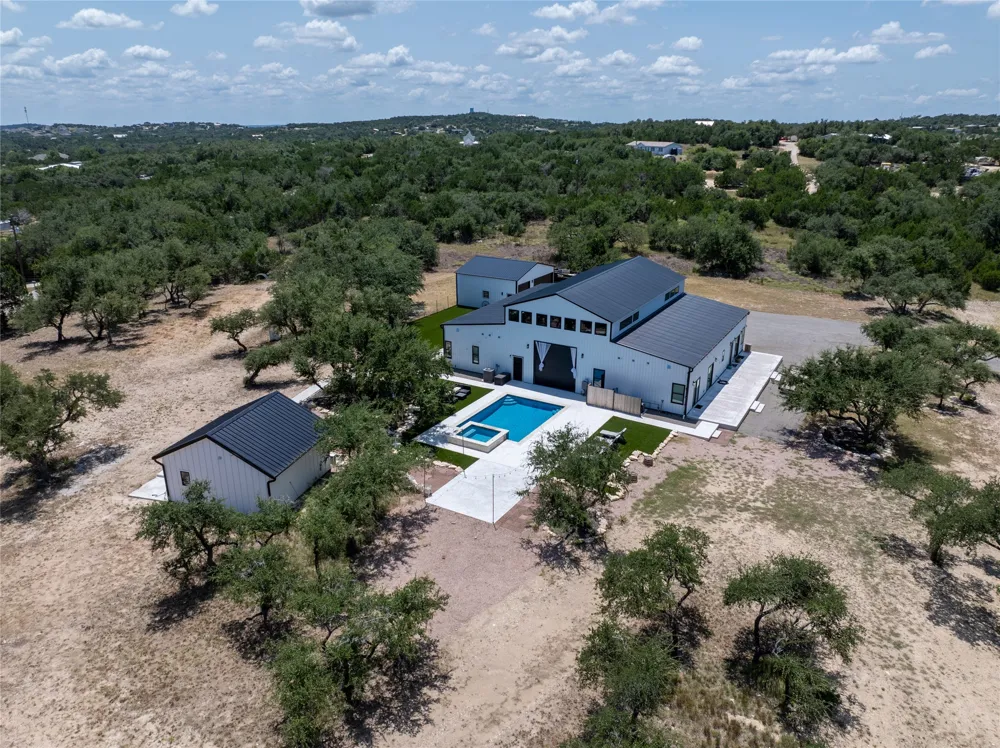 1118 Harmon Hills Road Dripping Springs, TX 78620