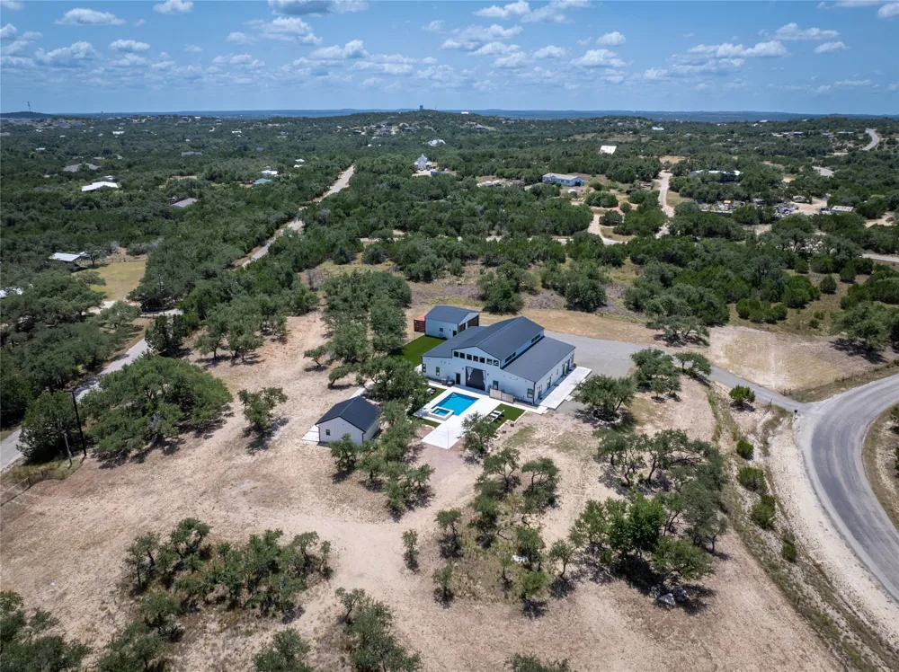1118 Harmon Hills Road Dripping Springs, TX 78620