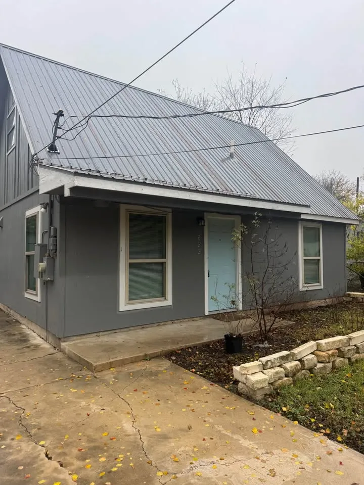 622 Trinity Street Lockhart, TX 78644