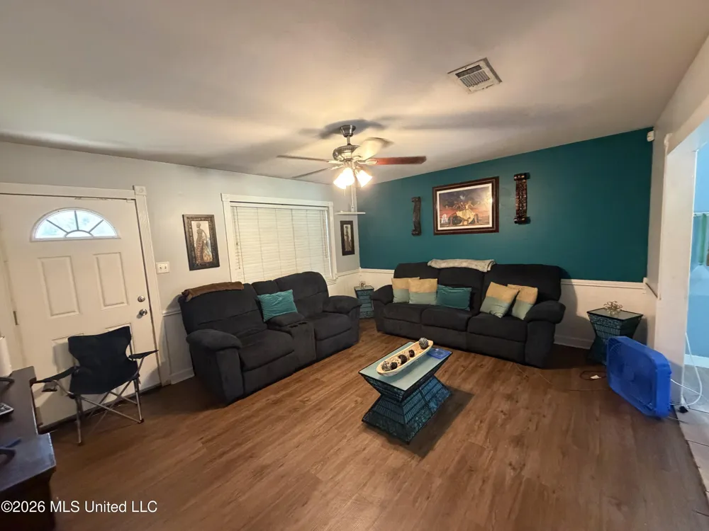2184 Alice Drive Biloxi, MS 39531