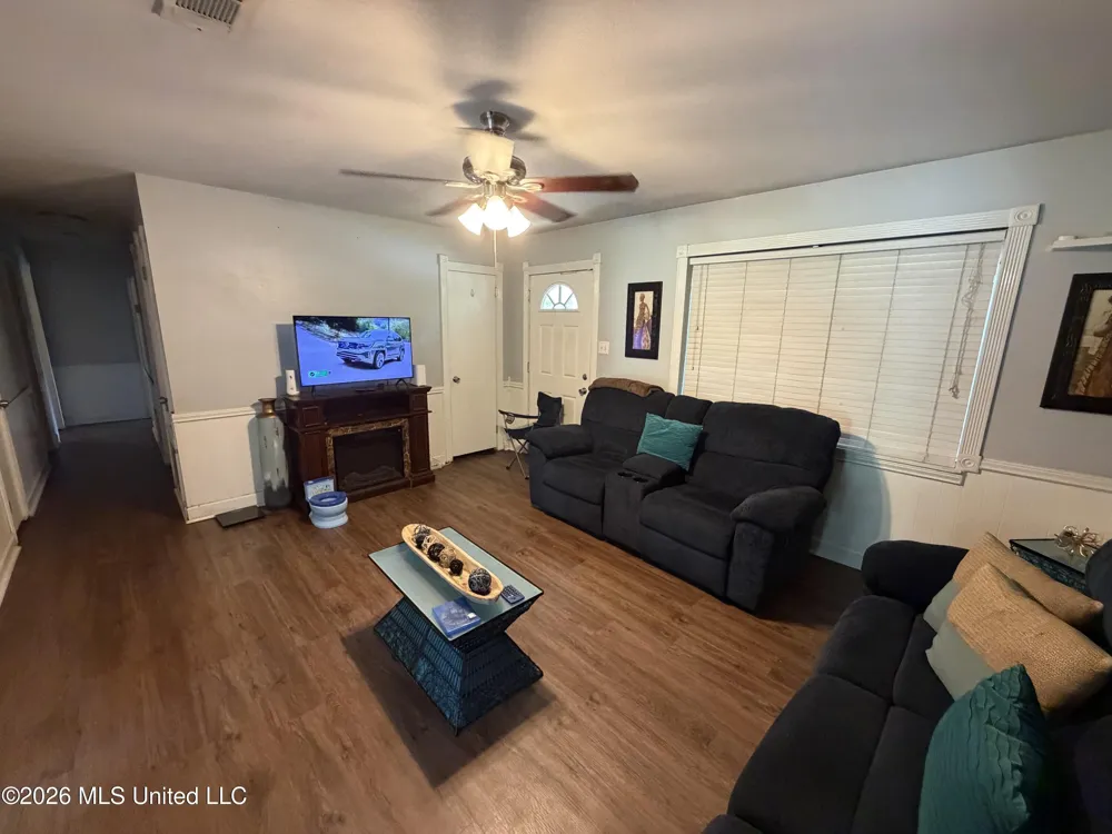 2184 Alice Drive Biloxi, MS 39531