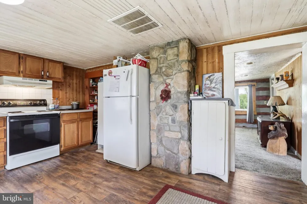 4651 LEETOWN ROAD Summit Point, WV 25446