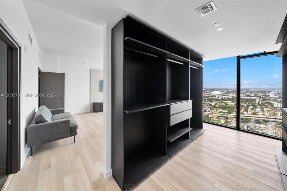 20 NE 11 Street #5204 Miami Beach, FL 33139