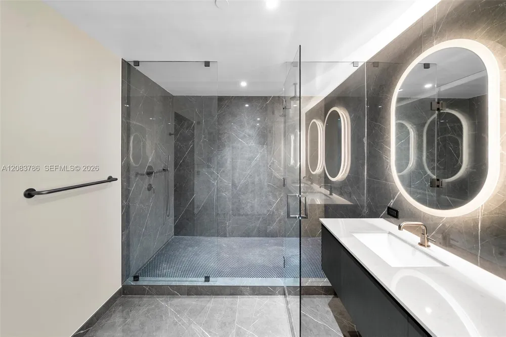 20 NE 11 Street #5204 Miami Beach, FL 33139