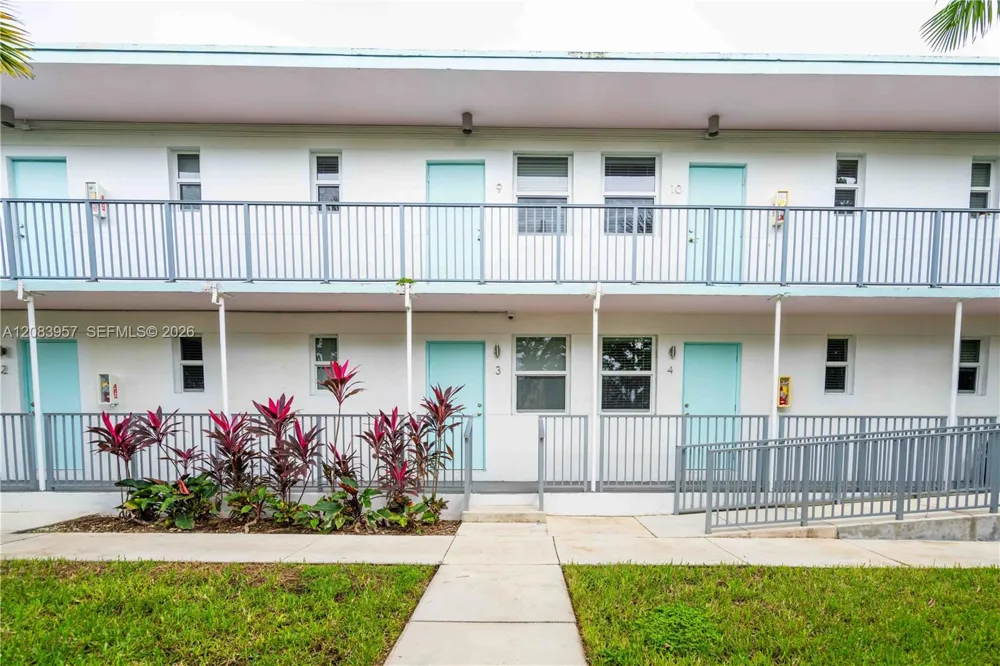 1950 NW 2nd Ct #6 Miami, FL 33136