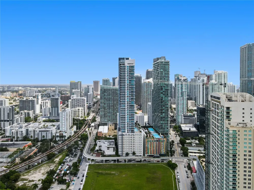 60 SW 13th St #1422 Miami, FL 33130