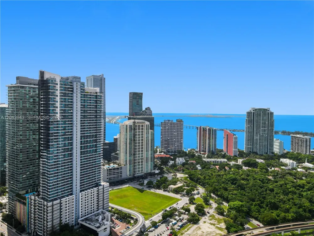 60 SW 13th St #1422 Miami, FL 33130
