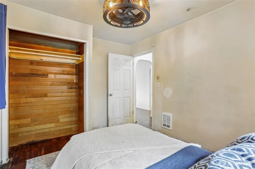 6605 Sidney Road SW Port Orchard, WA 98367