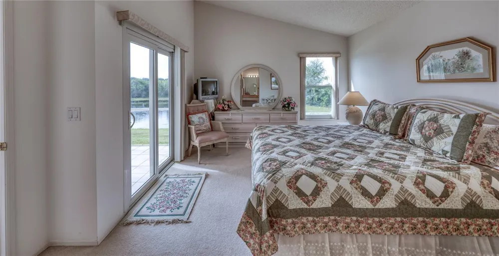 718 LIGHTHOUSE DRIVE Tarpon Springs, FL 34689