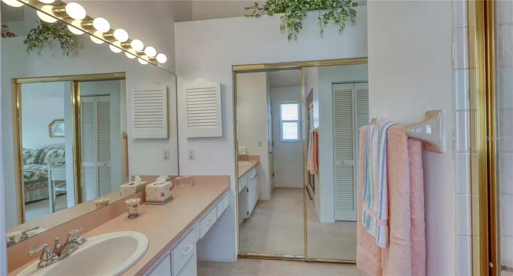 718 LIGHTHOUSE DRIVE Tarpon Springs, FL 34689