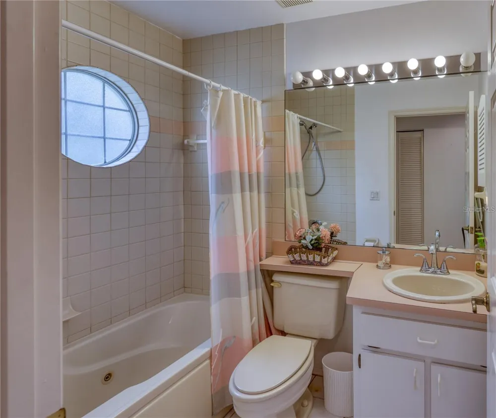 718 LIGHTHOUSE DRIVE Tarpon Springs, FL 34689